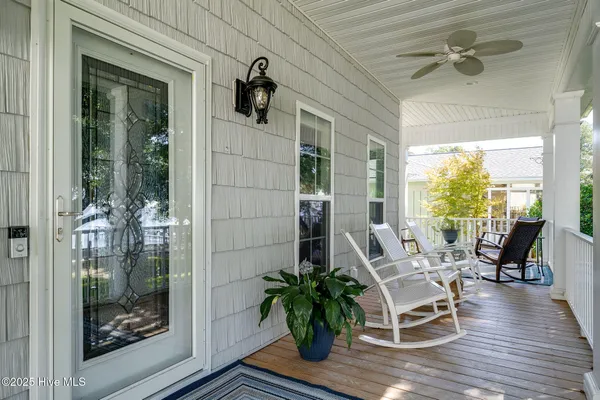 $849,900 | 212 Lakeshore Drive, Lake Waccamaw, NC 28450