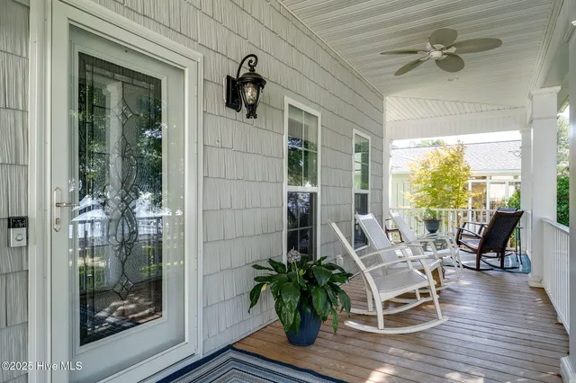 $849,900 | 212 Lakeshore Drive, Lake Waccamaw, NC 28450