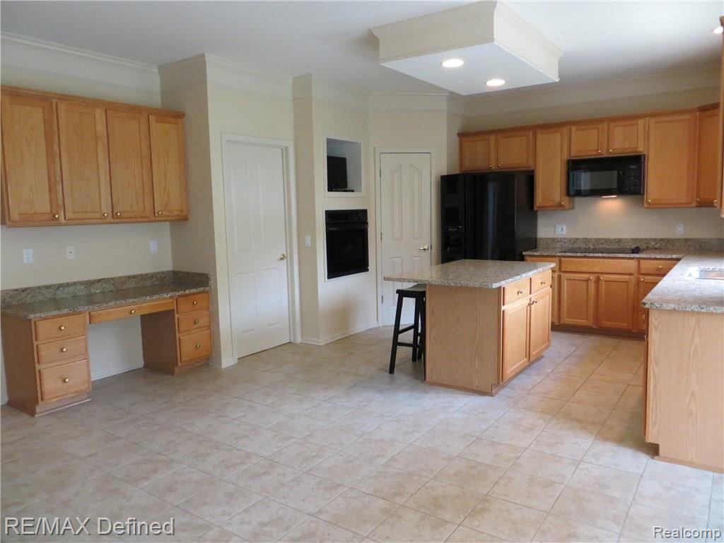 2013 Dunham Drive Rochester, MI 48306 - Photo 7 of 35