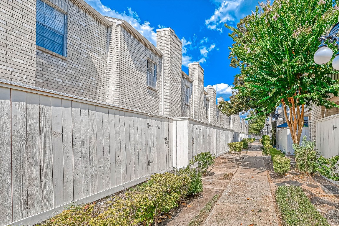 3780 Tanglewilde Street, Unit 604 Houston, TX 77063 - Photo 3 of 46