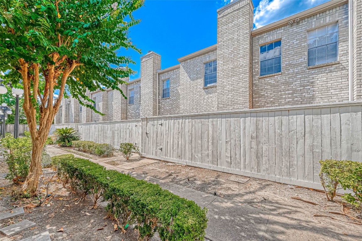 3780 Tanglewilde Street, Unit 604 Houston, TX 77063 - Photo 4 of 46