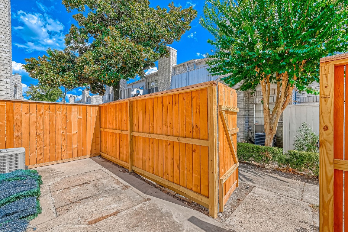 3780 Tanglewilde Street, Unit 604 Houston, TX 77063 - Photo 6 of 46