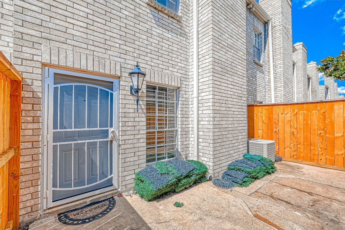3780 Tanglewilde Street, Unit 604 Houston, TX 77063 - Photo 7 of 46