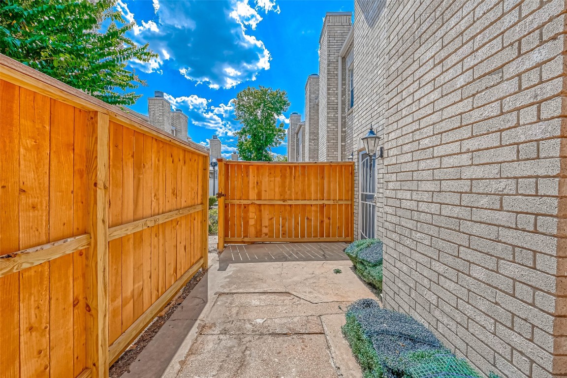 3780 Tanglewilde Street, Unit 604 Houston, TX 77063 - Photo 8 of 46