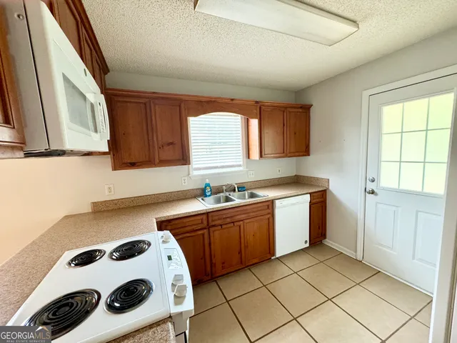 $1,600 | 308 Strawbridge Lane, Bonaire, GA 31005