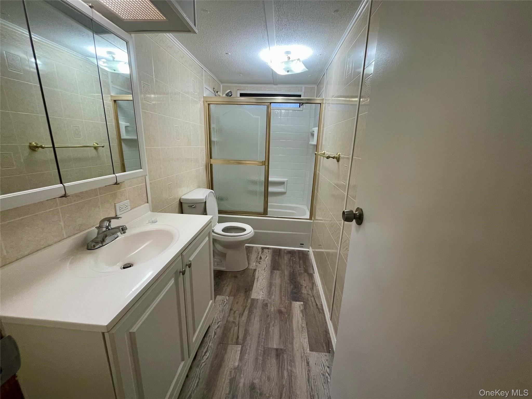 95 New Hackensack Road, Unit 45 Wappingers Falls, NY 12590 - Photo 14 of 17 Full Bathroom with Tub/Shower