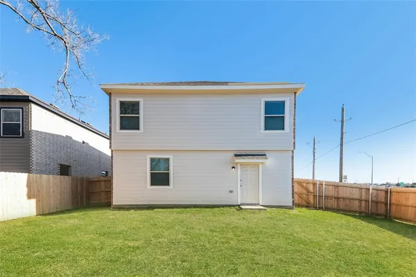 $1,965 | 1300 Esther Lane, Ennis, TX 75119