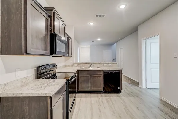$1,965 | 1300 Esther Lane, Ennis, TX 75119