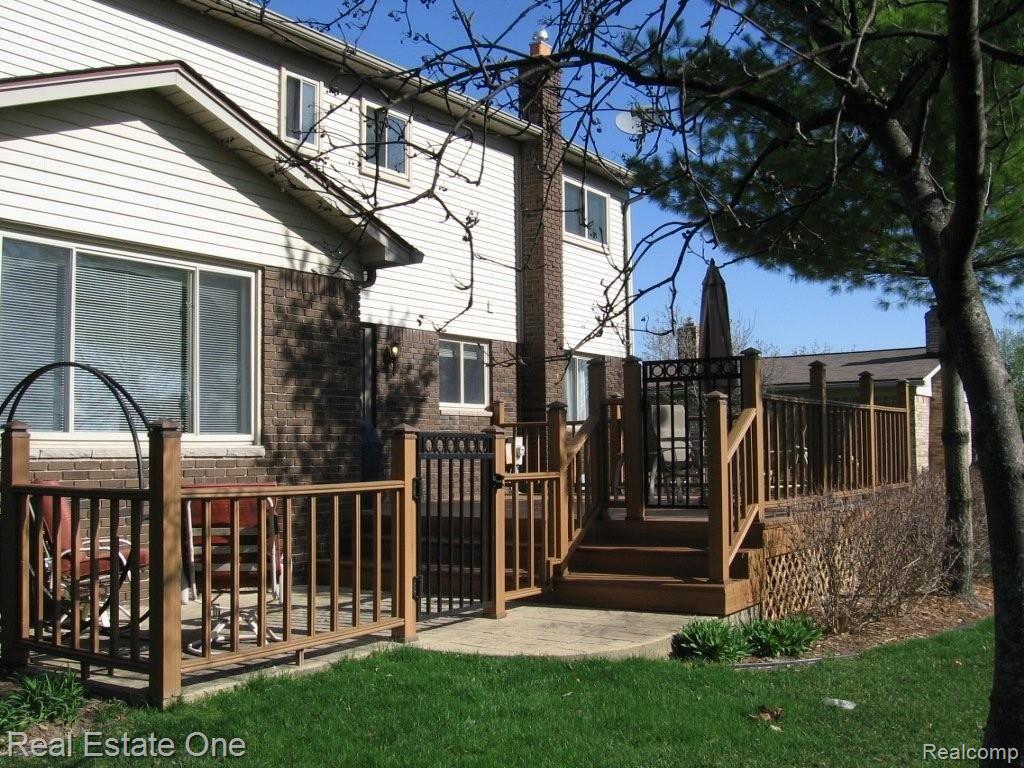 2307 Cumberland Road Rochester, MI 48307 - Photo 19 of 21 PATIO/DECK