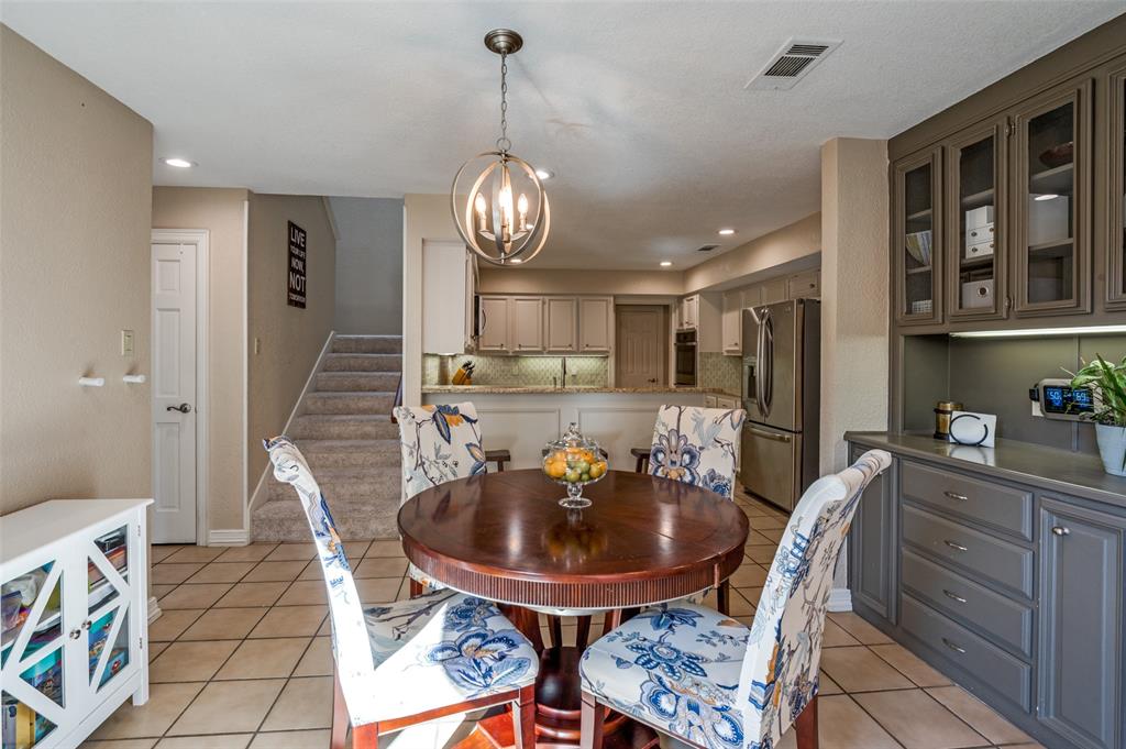 17819 Lost View Road Dallas, TX 75252 - Photo 12 of 39 Breakfast area with built in buffet