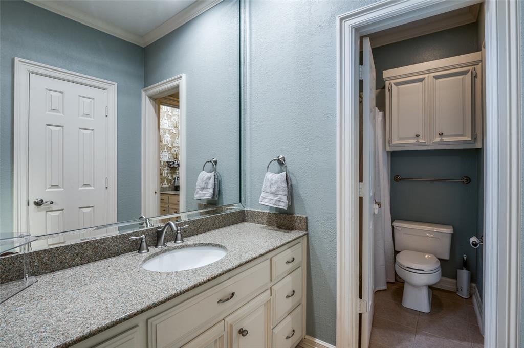 17819 Lost View Road Dallas, TX 75252 - Photo 23 of 39 Guest bathroom