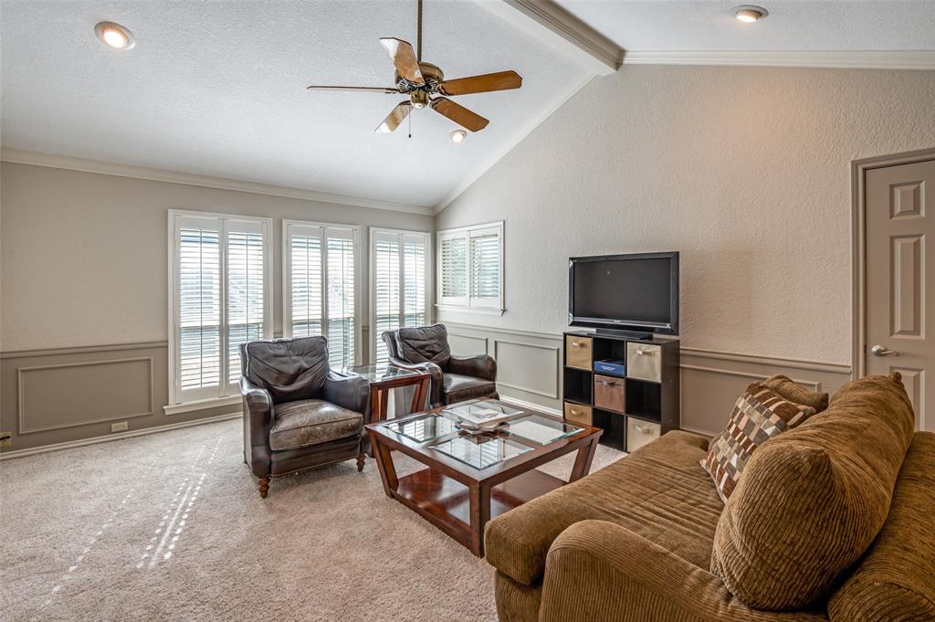 17819 Lost View Road Dallas, TX 75252 - Photo 26 of 39 Upstairs living area
