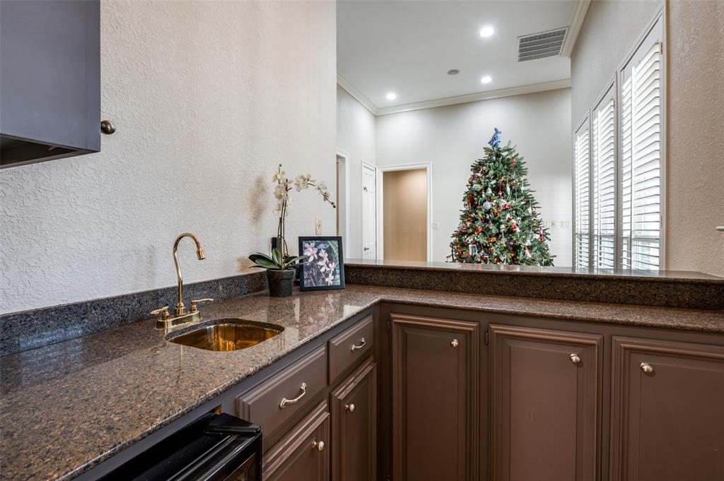 17819 Lost View Road Dallas, TX 75252 - Photo 8 of 39 Wet bar opens to kitchen and living