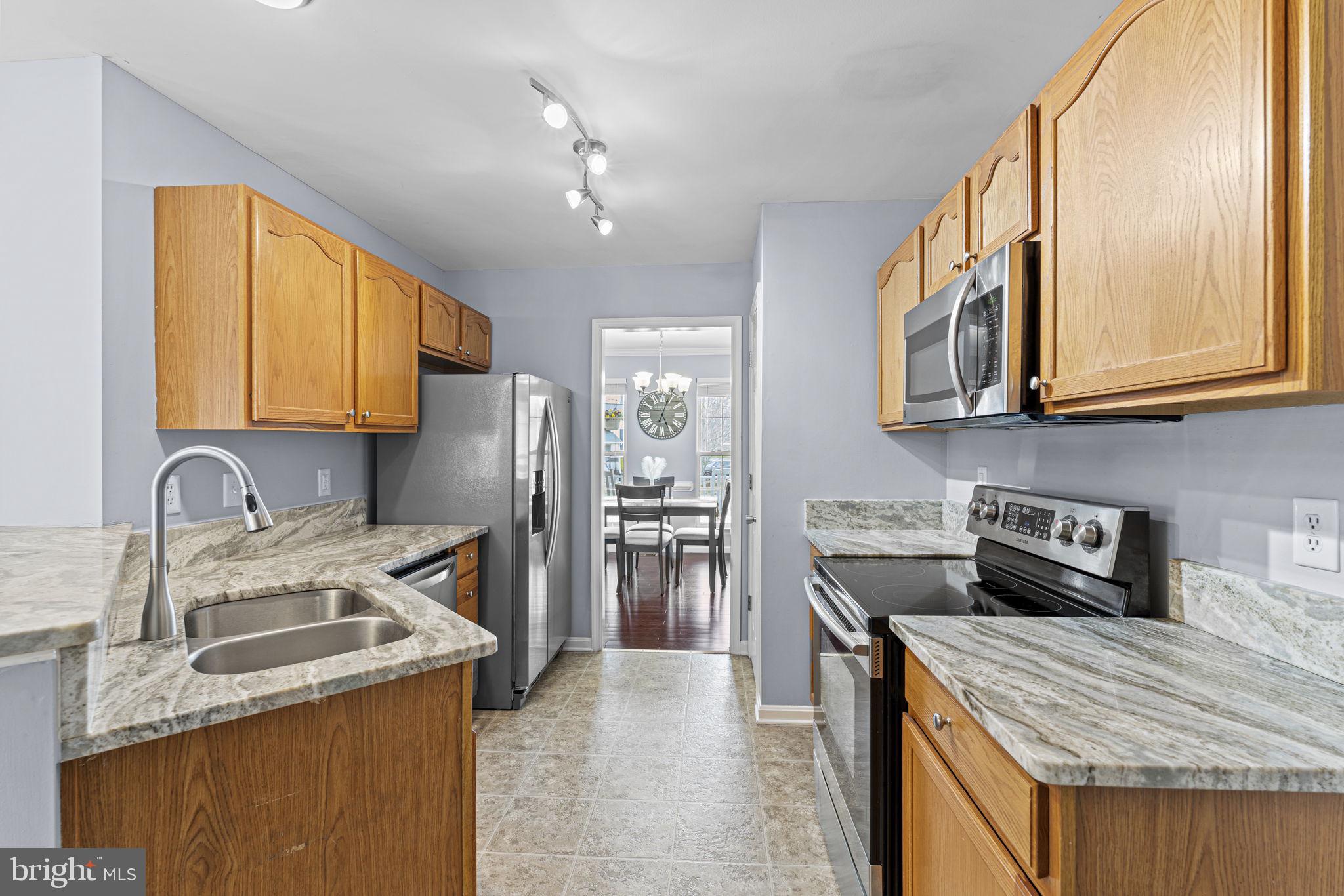 Stainless appliances and granite counters