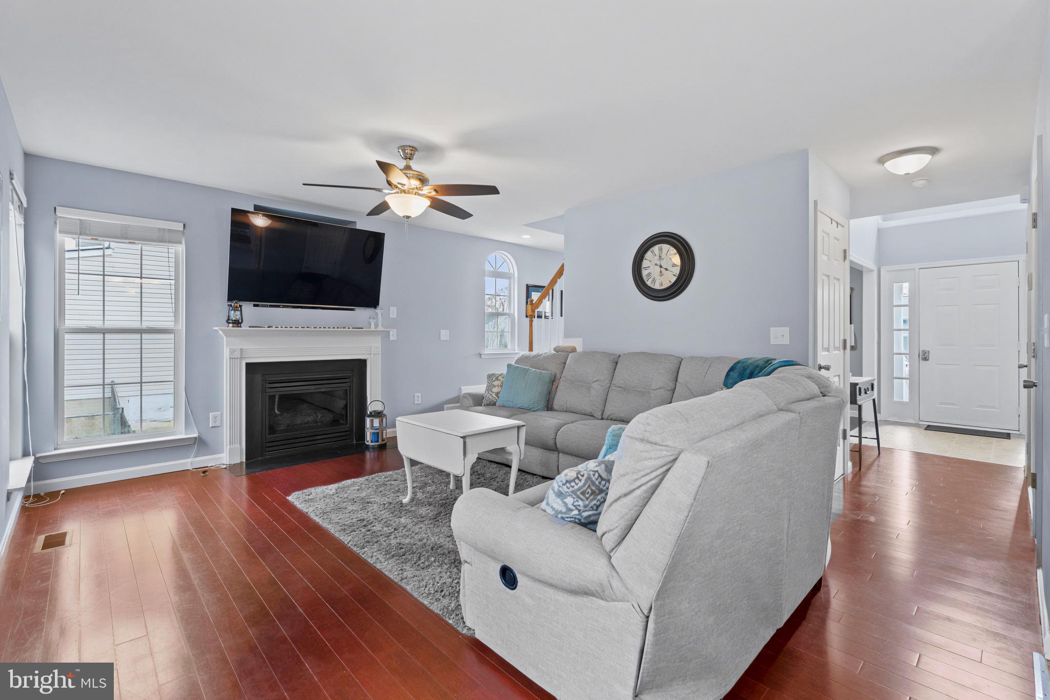5423 South Branch Road Fredericksburg, VA 22407 - Photo 9 of 25 Family room with gas fireplace