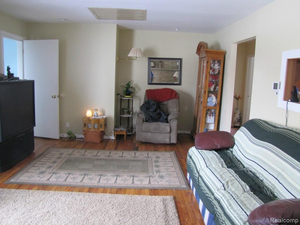 2933 Harvey Street Rochester, MI 48309 - Photo 12 of 38 Family Room