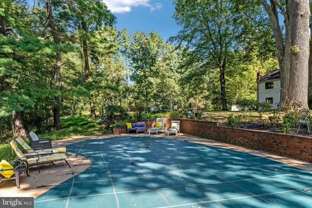 a view of a outdoor space