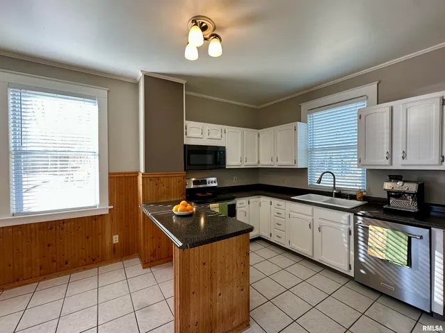 $235,000 | 2238 Hampshire Street, Quincy, IL 62301