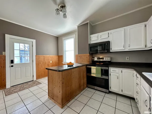 $235,000 | 2238 Hampshire Street, Quincy, IL 62301