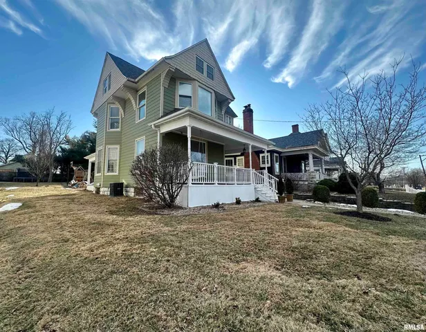 $235,000 | 2238 Hampshire Street, Quincy, IL 62301