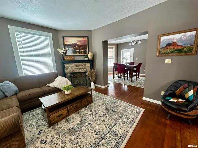 $235,000 | 2238 Hampshire Street, Quincy, IL 62301