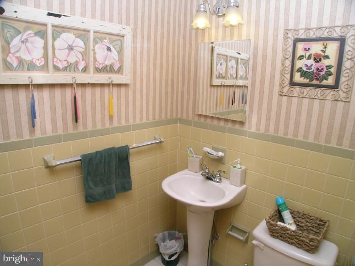 2331 Romig Road Pottstown, PA 19464 - Photo 5 of 25 Gallery Image 5