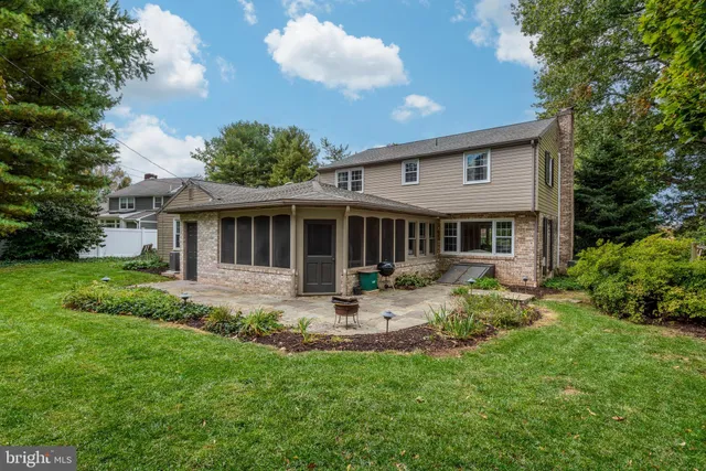 $549,900 | 1221 Country Club Drive, Lancaster, PA 17601