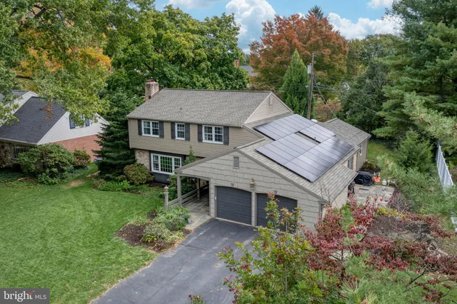 $549,900 | 1221 Country Club Drive, Lancaster, PA 17601