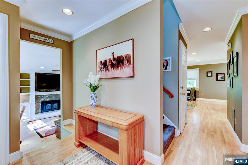 131 Bunker Hill Road Wayne, NJ 07470 - Photo 4 of 45