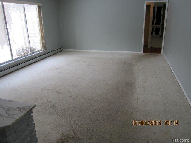 696 South Fieldstone Drive Rochester, MI 48309 - Photo 6 of 9 livingRm.JPG