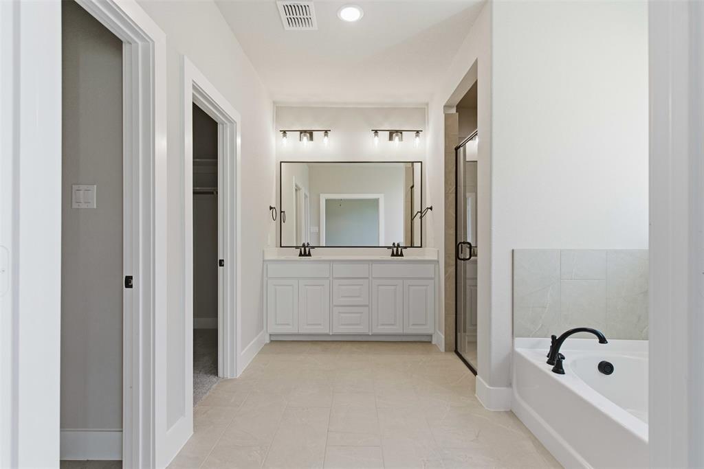 328 Rita Ridge Millsap, TX 76066 - Photo 15 of 27 a bathroom with a bathtub and a sink