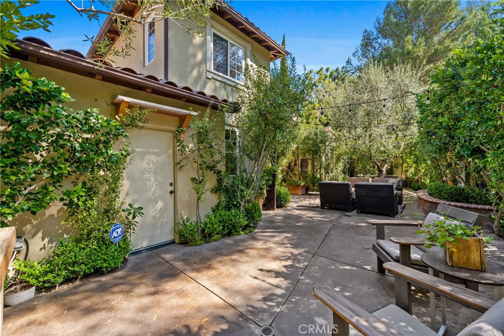 140 White Flower Irvine, CA 92603 - Photo 25 of 44 a backyard of a house with lots of green space