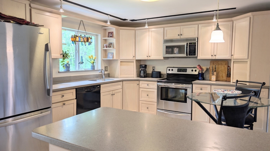 156 Center Bridge Road Lancaster, MA 01523 - Photo 6 of 22
