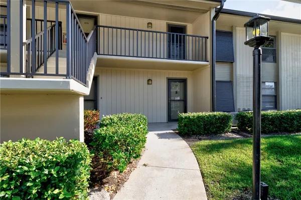$239,000 | 31 Plantation Drive, Unit 203, Vero Beach, FL 32966