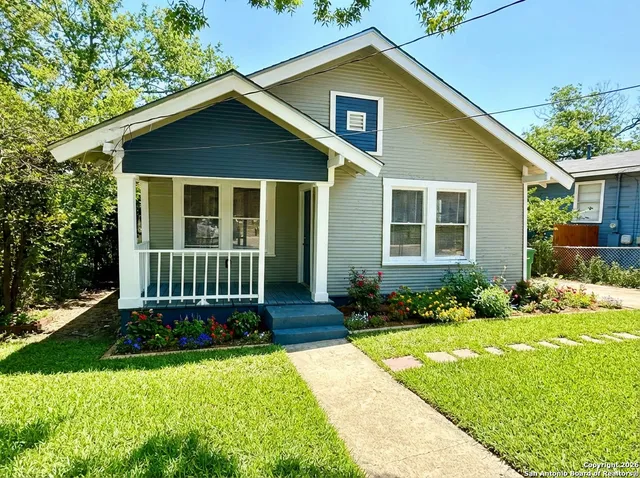 $1,299 | 1834 Center Street, San Antonio, TX 78202