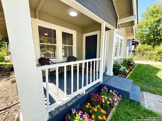 $1,299 | 1834 Center Street, San Antonio, TX 78202