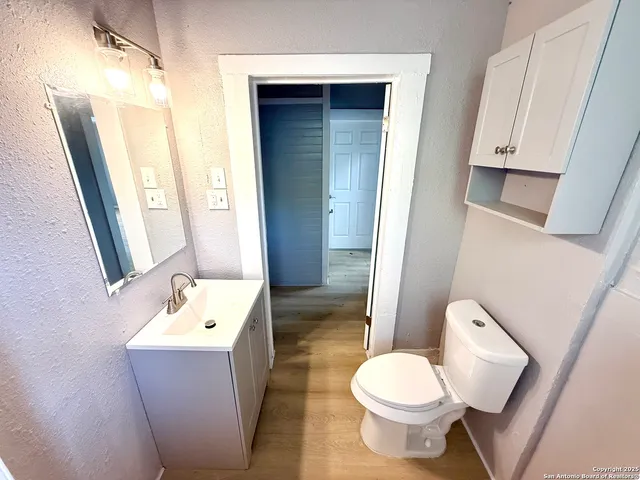 $1,299 | 1834 Center Street, San Antonio, TX 78202