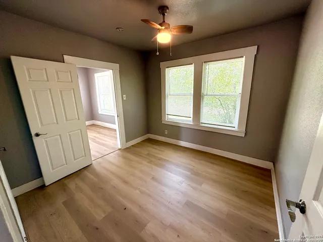 $1,299 | 1834 Center Street, San Antonio, TX 78202