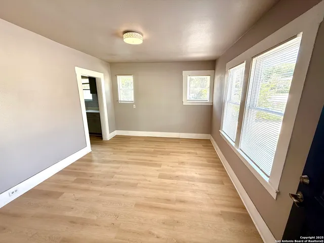 $1,299 | 1834 Center Street, San Antonio, TX 78202