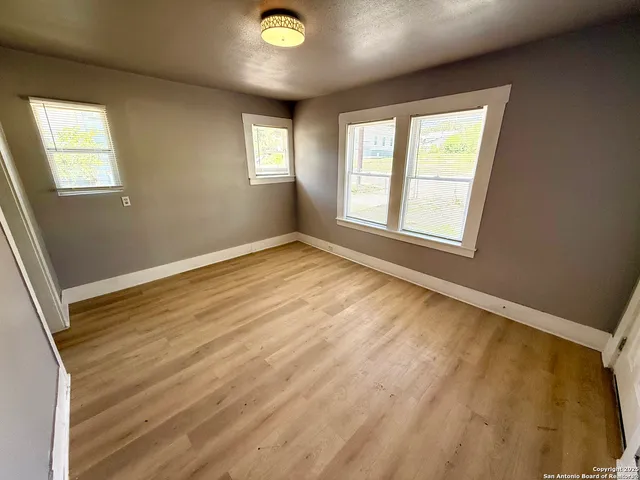 $1,299 | 1834 Center Street, San Antonio, TX 78202