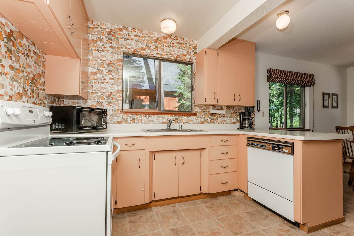 10580 Washoe Road Truckee, CA 96161 - Photo 4 of 12 Gallery Image 4