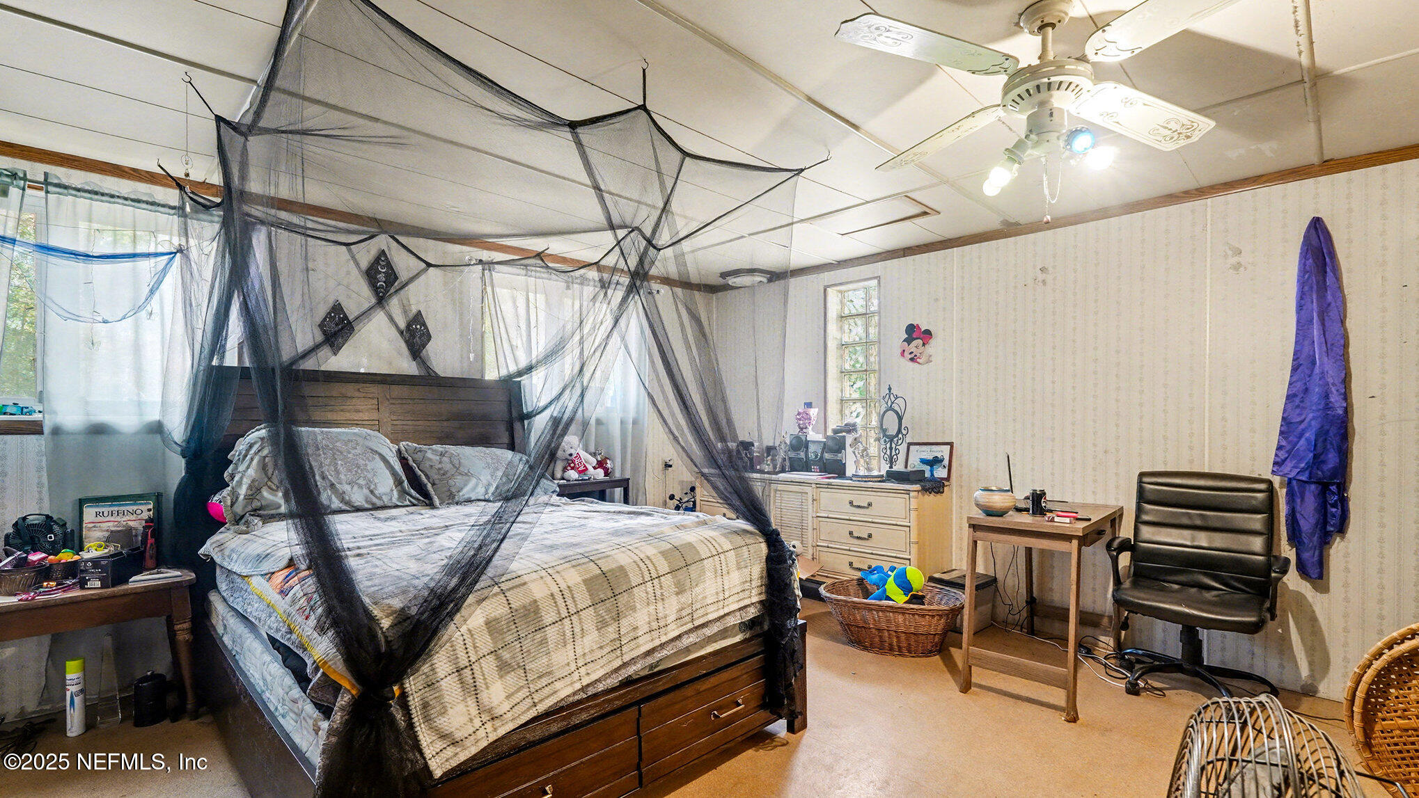 130 Lakeview Way Interlachen, FL 32148 - Photo 17 of 29 a bed room with a bed and a chandelier