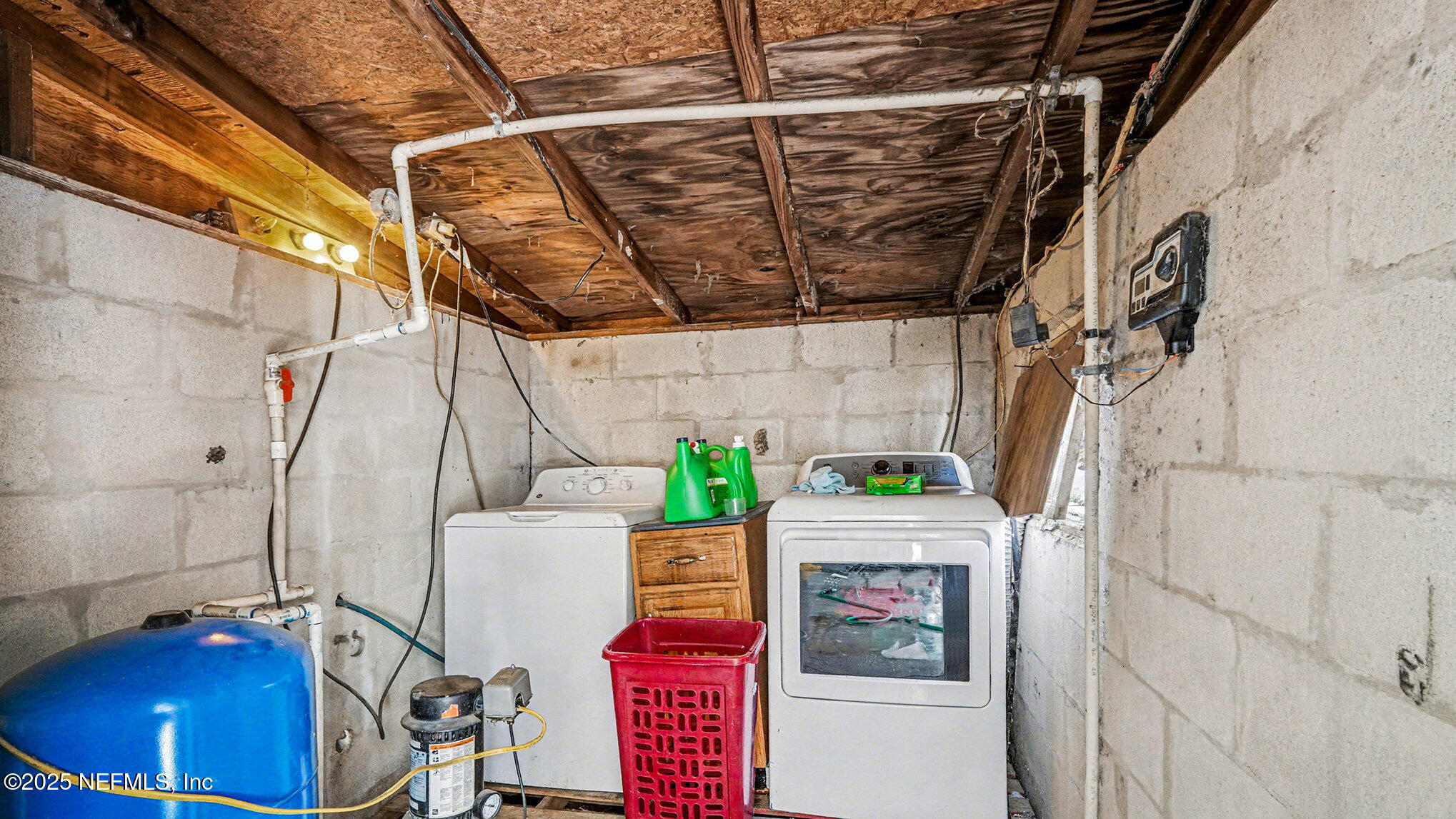 130 Lakeview Way Interlachen, FL 32148 - Photo 20 of 29 a utility room with dryer and washer