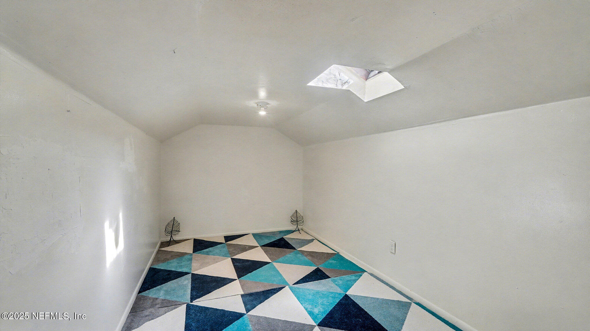 130 Lakeview Way Interlachen, FL 32148 - Photo 21 of 29 a room with black and white walls