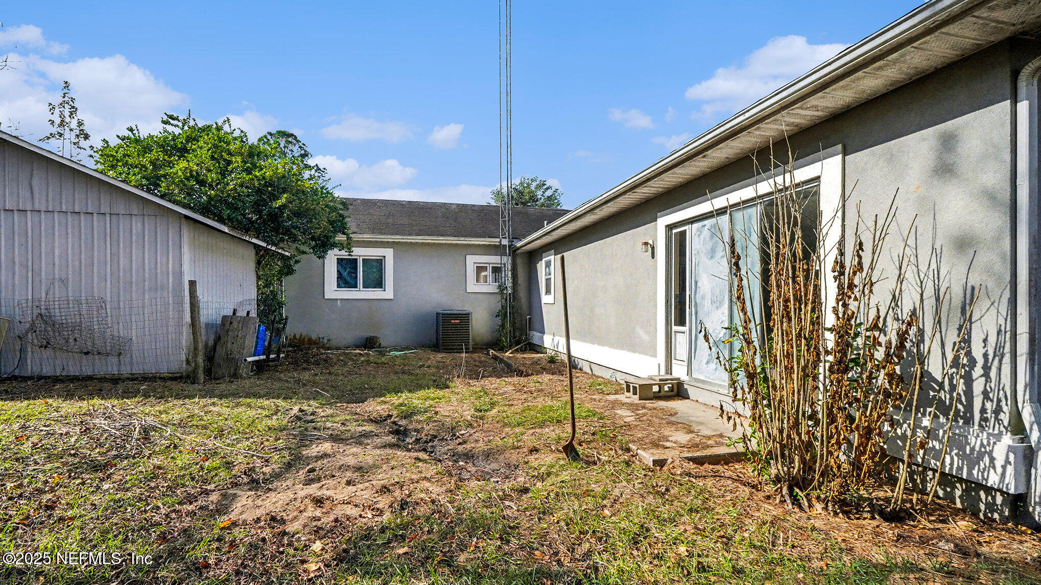 130 Lakeview Way Interlachen, FL 32148 - Photo 26 of 29 a backyard of a house