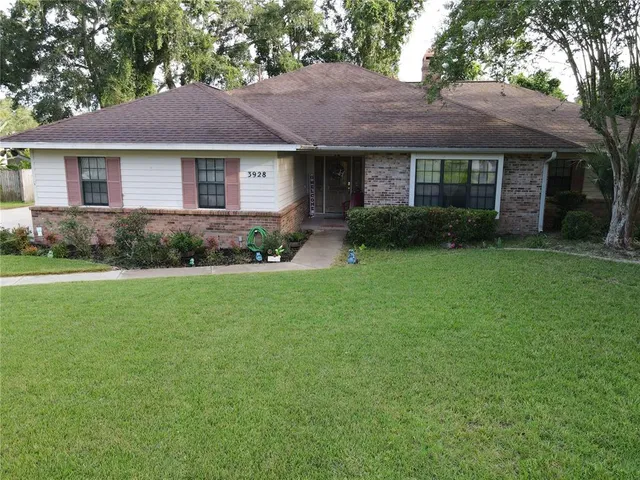 a view of a house with garden and yard