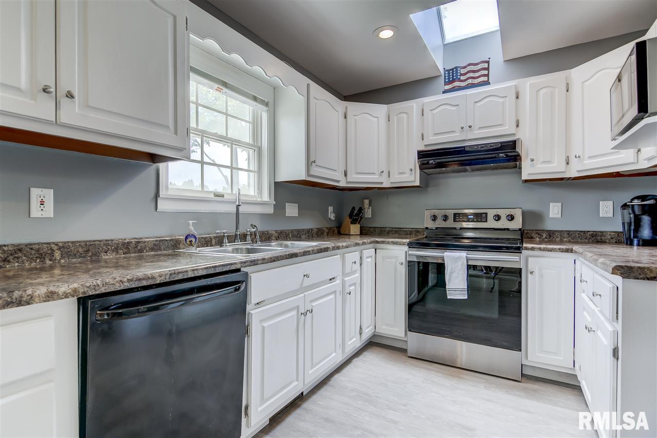 1108 Equestrian Lane Springfield, IL 62712 - Photo 11 of 35