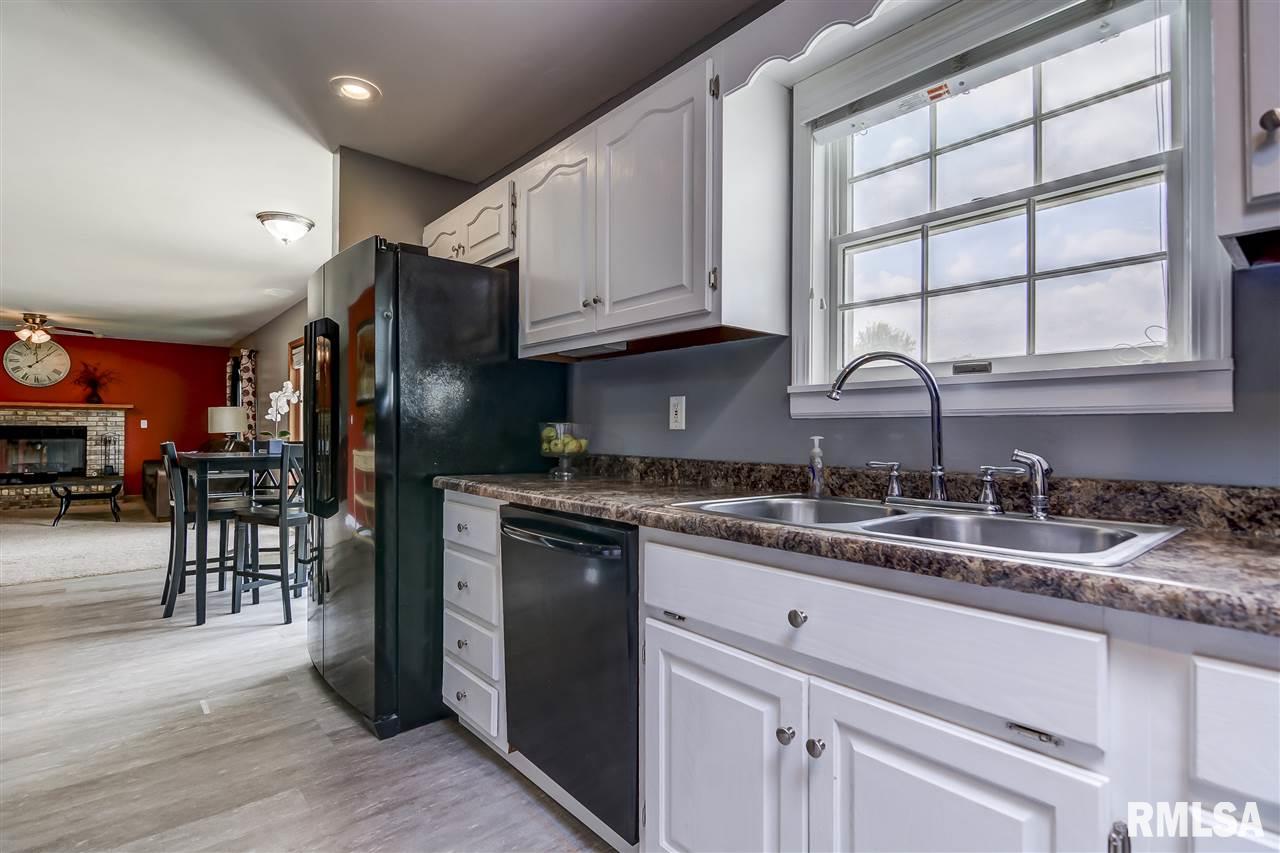 1108 Equestrian Lane Springfield, IL 62712 - Photo 12 of 35