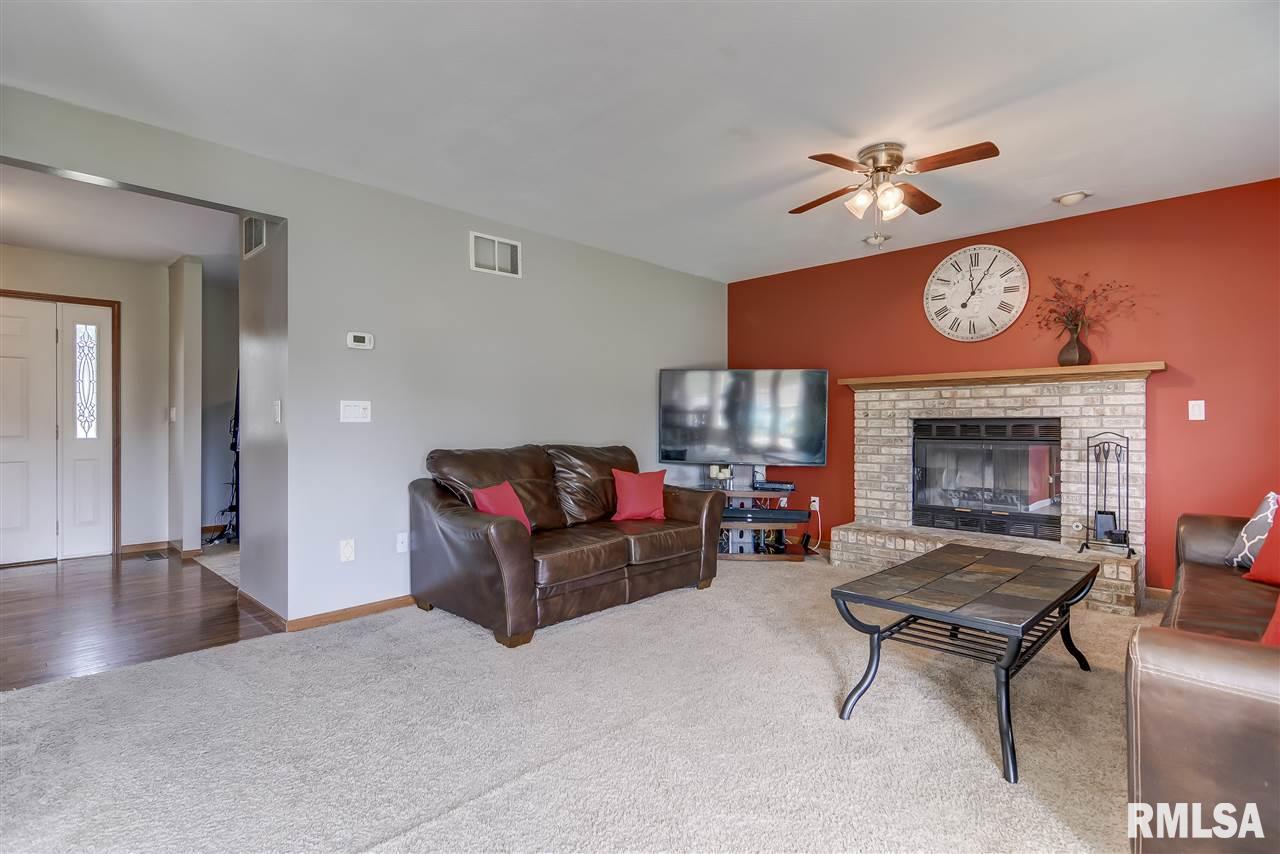 1108 Equestrian Lane Springfield, IL 62712 - Photo 9 of 35