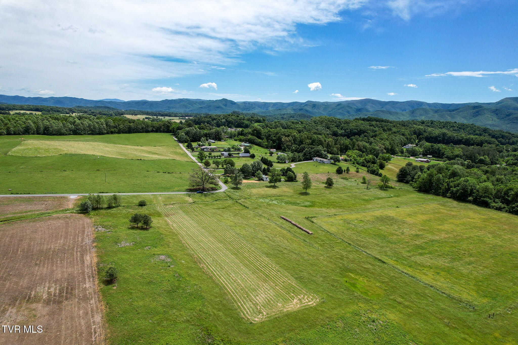 379 Shaw Road, Unit 7 Chuckey, TN 37641 - Photo 6 of 16 DJI_0867
